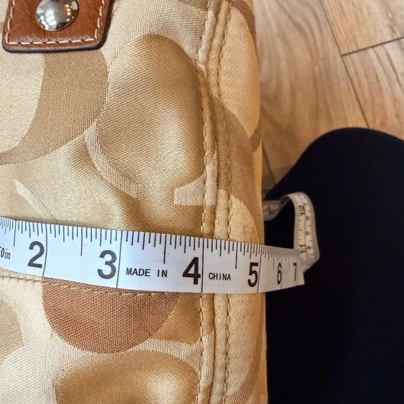 Coach Authentic Optic Signature Zoe Bag - Picture 16 of 16